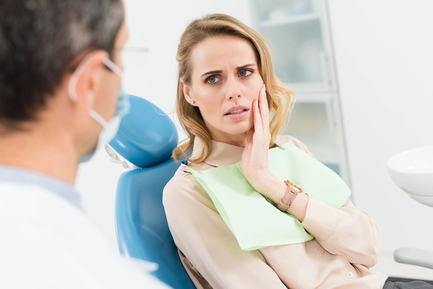 Что делать, если зубы продолжают болеть после лечения?