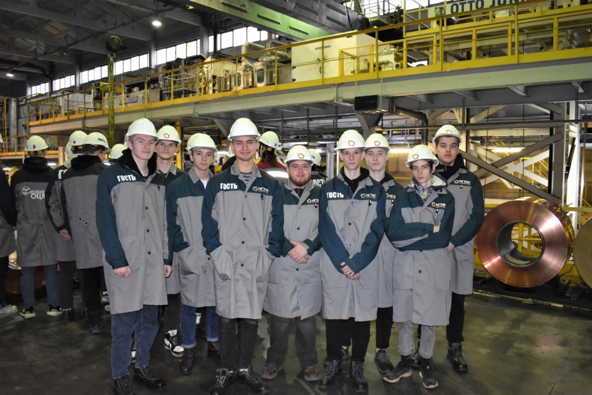 Студенты Вятского электромашиностроительного техникума посетили Кировский завод по обработке цветных металлов
