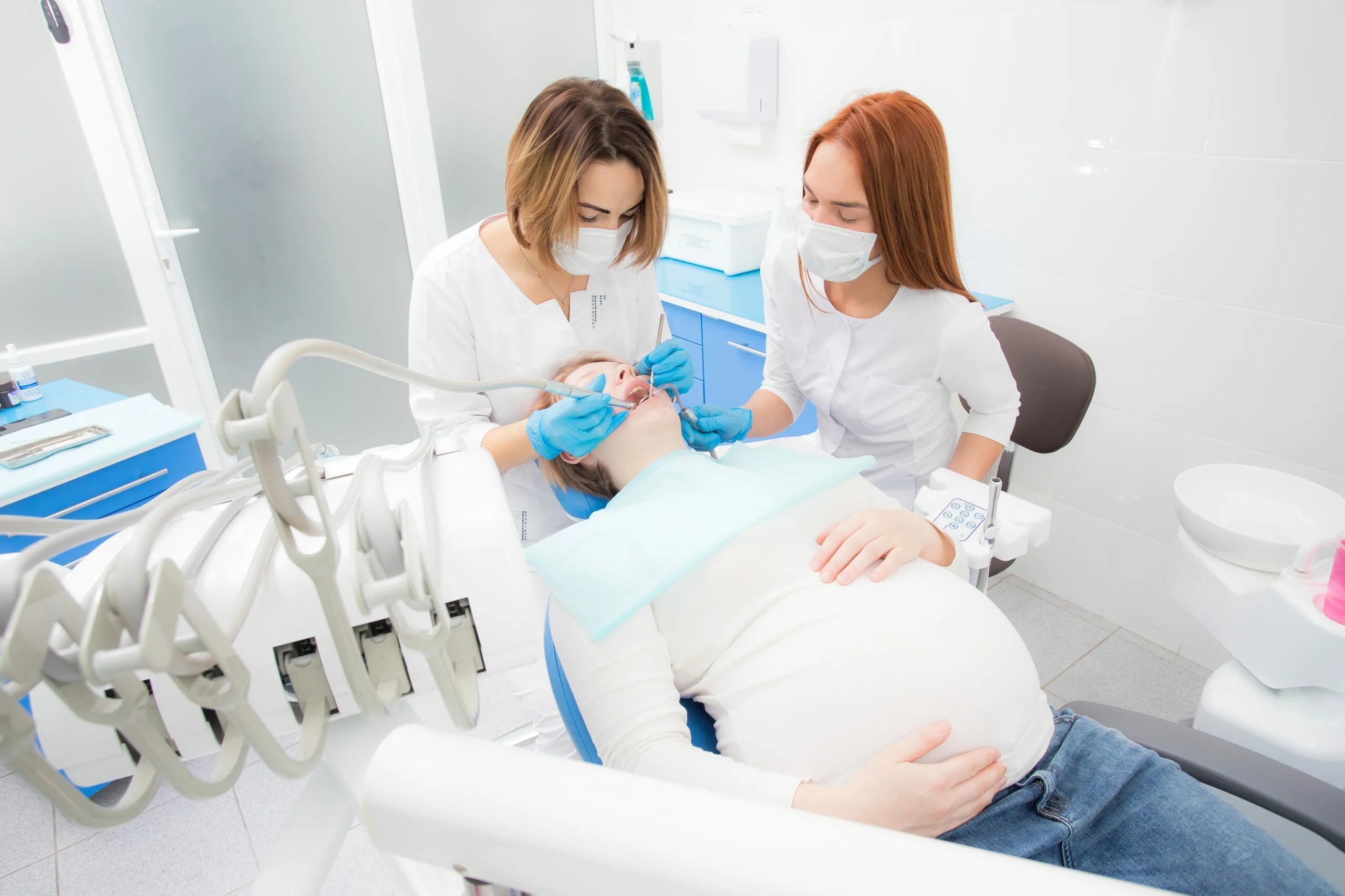 При беременности можно лечить зубы с анестезией. Стоматология беременных. Беременные у стоматолога.