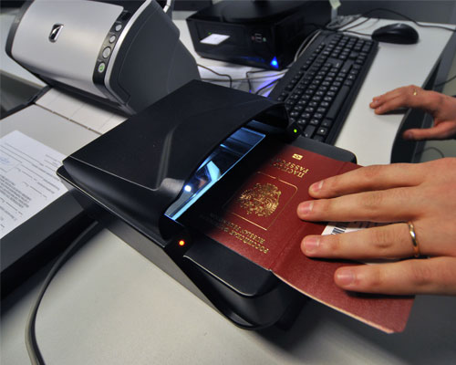 Паспорта россиян заменят карты с чипом