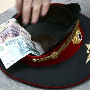 Экс-глава ГИБДД заплатит 300 тысяч за красивые номера