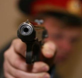 Сотрудникам полиции хотят разрешить стрелять на поражение в людных местах
