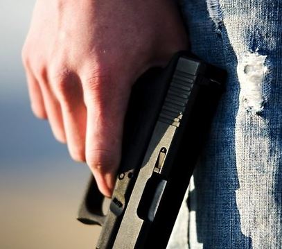 Вооруженный мужчина пришел на судебное заседание в Кирове