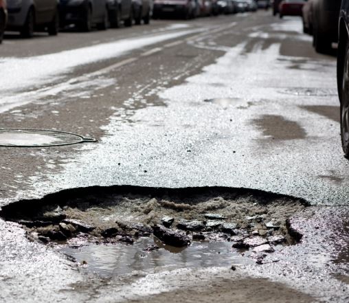 Кировские дороги признали одними из самых опасных в России