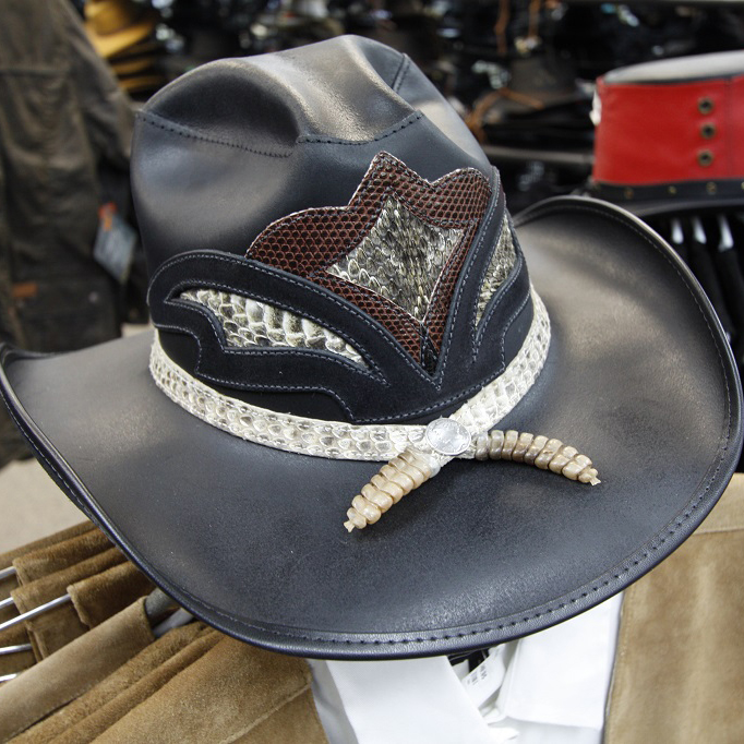 Экспедиция. День 46-й. «Дом шляп для плохих парней»