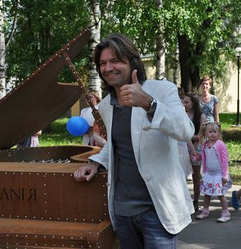 В Кирове вандалы испортили новую скульптуру «Рояль»