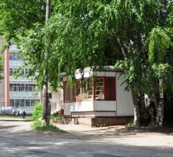 Кировчане самостоятельно снесли ларек, в котором торговали алкоголем!