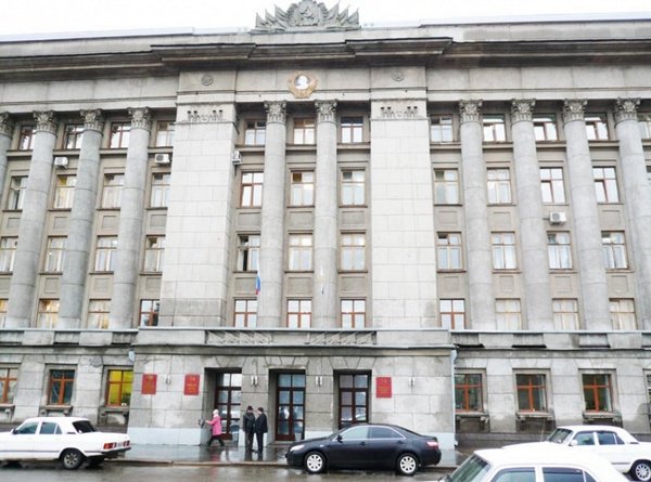 Сегодня в Кирове у здания областного правительства искали бомбу