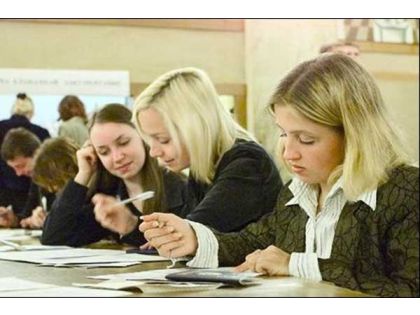 Кировских абитурентов приглашают поучиться за 85 тысяч рублей