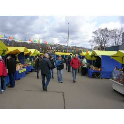 Театральную площадь вновь заполнят торговые ряды